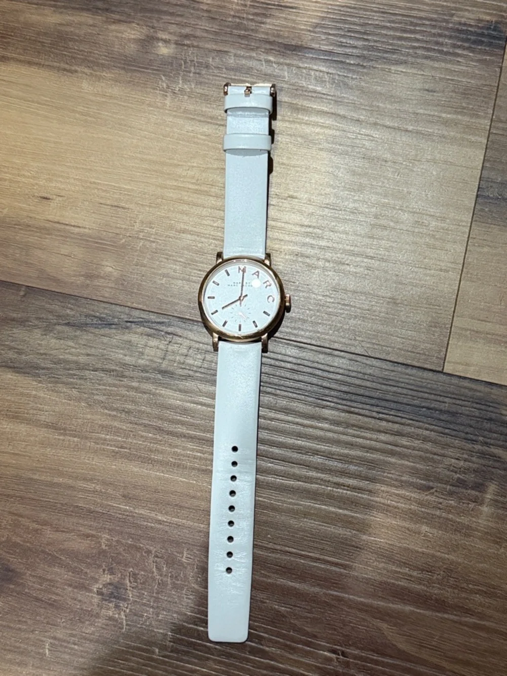 Marc Jacobs White Leather Strap Watch with Rose Gold Accents - Picture 1 of 1
